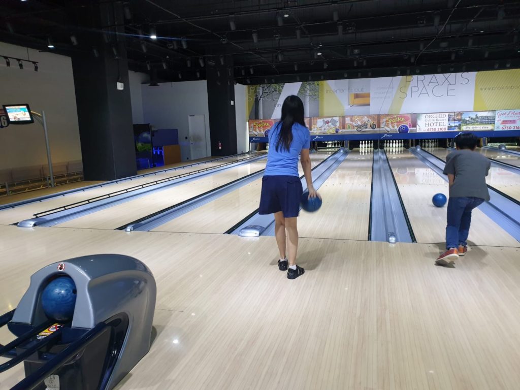 Detrack team bowling