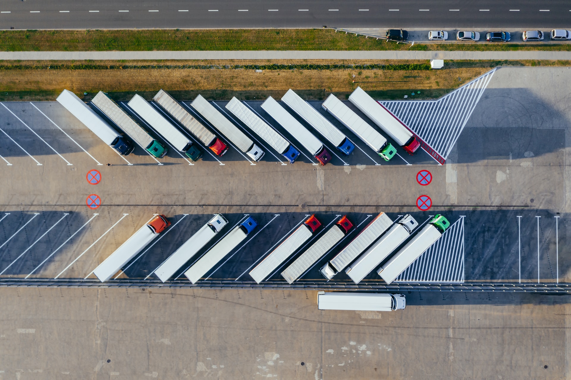 cross docking of trucks